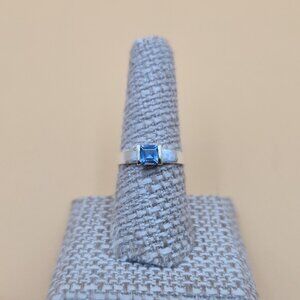 Size 8 Sterling Silver Square Blue Topaz Gem Band Ring A4635